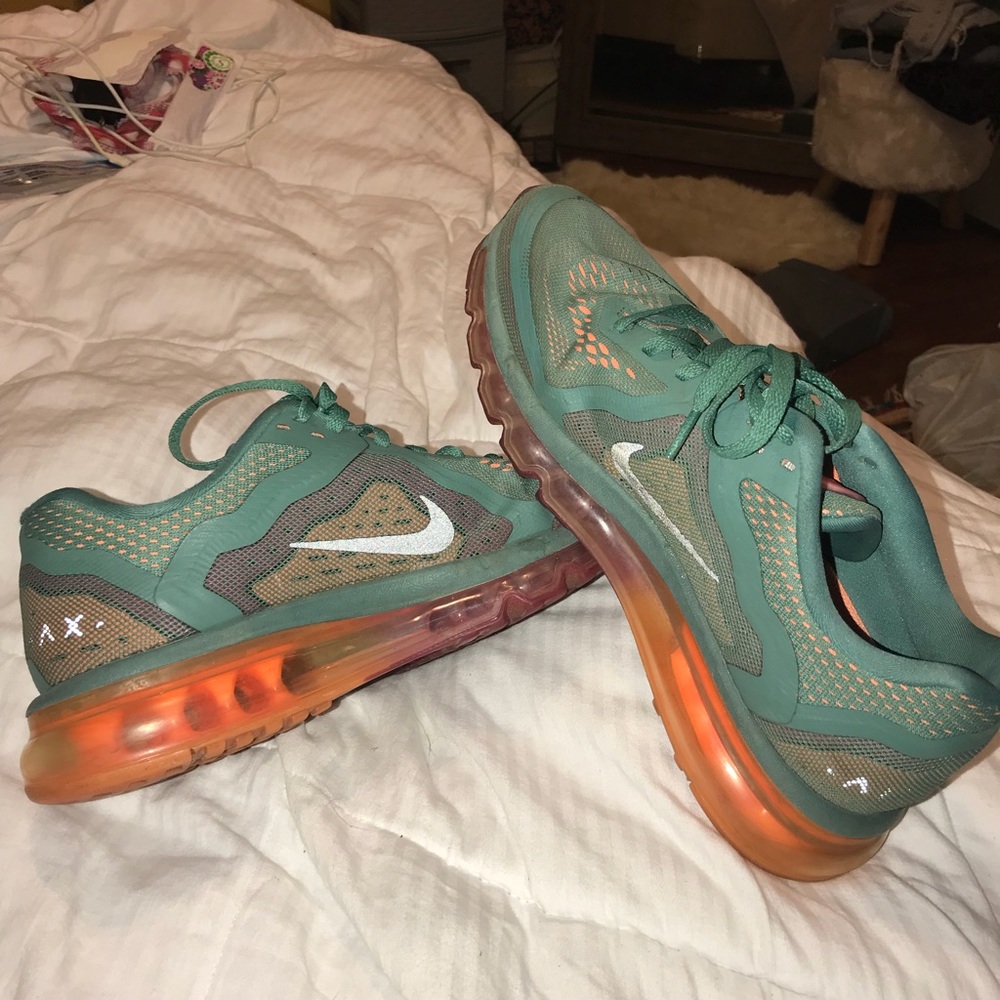 Nike Air maxes
